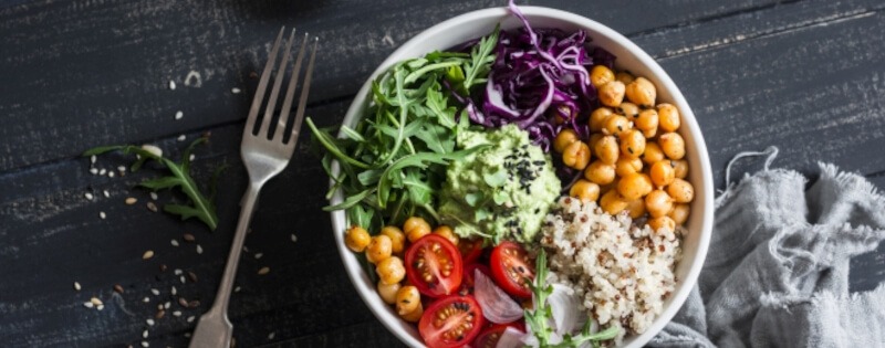 Bowl estive bio: come comporre il piatto unico perfetto senza glutine