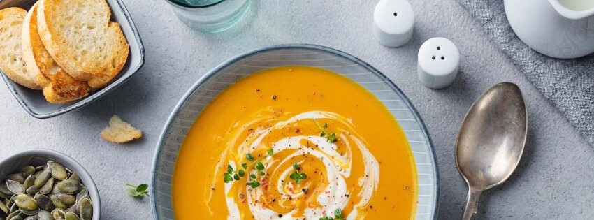Vellutata di zucca bio: la ricetta cremosa d’autunno (e 5 varianti)